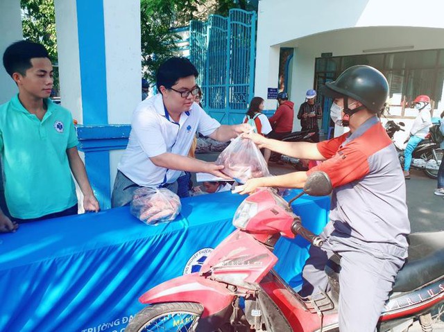 SV Đại học C&ocirc;ng nghiệp thực phẩm TP.HCM tư vấn về dinh dưỡng trong chương tr&igrave;nh&nbsp;&ldquo;Khoai lang nghĩa t&igrave;nh&rdquo; - Ảnh 4.