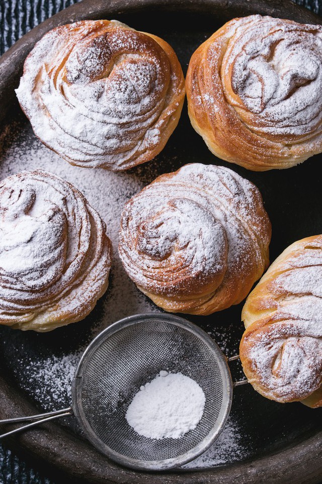 Cruffin phô mai tan chảy trong miệng - Chiếc bánh huyền thoại của người dân California - Ảnh 1.