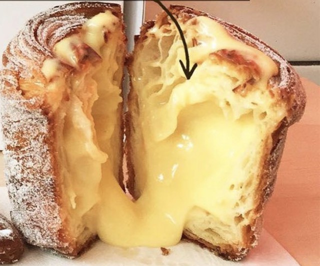 Cruffin phô mai tan chảy trong miệng - Chiếc bánh huyền thoại của người dân California - Ảnh 2.