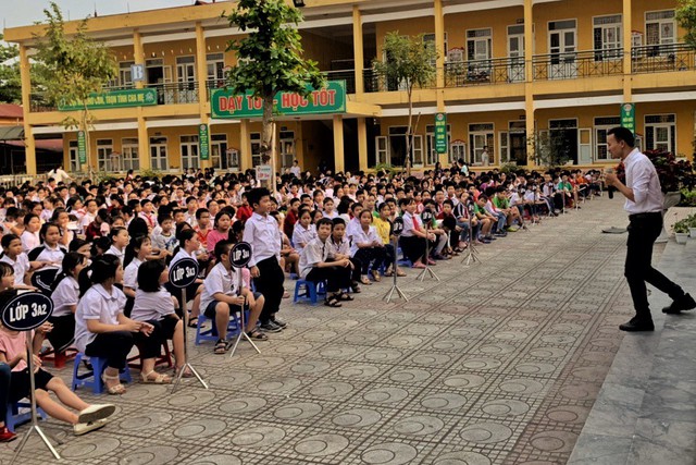 Hành trình tìm ngọc trong rác và quán cà phê hàng ngàn đồ tái chế - Ảnh 10.