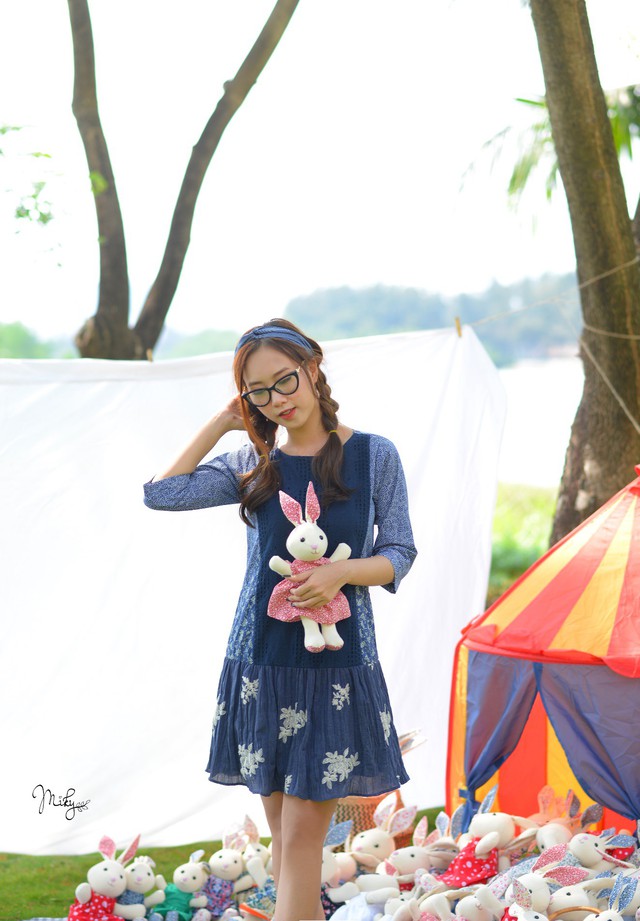 Mặc g&igrave; v&agrave;o th&aacute;ng 4 về, gi&oacute; h&aacute;t m&ugrave;a h&egrave;, đặc biệt khi những đợt nghỉ d&agrave;i sắp đến? - Ảnh 8.