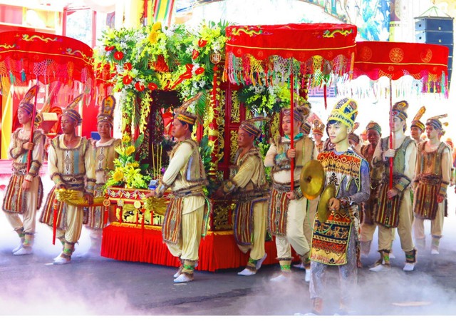 M&ugrave;ng 10 th&aacute;ng ba: Suối Ti&ecirc;n ưu đ&atilde;i gi&aacute; v&eacute; mạnh d&agrave;nh cho du kh&aacute;ch - Ảnh 3.