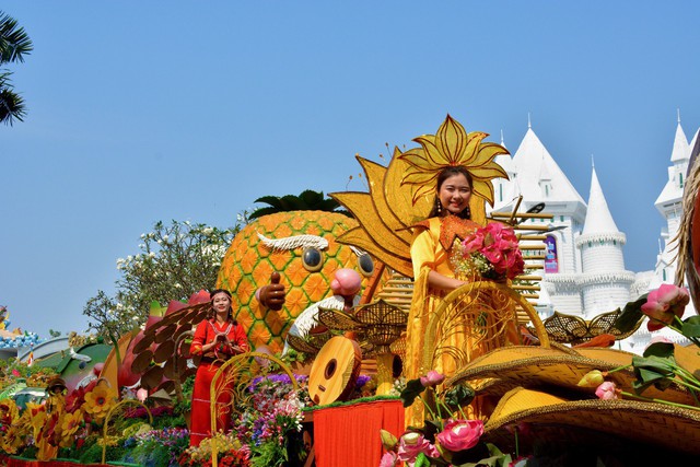 M&ugrave;ng 10 th&aacute;ng ba: Suối Ti&ecirc;n ưu đ&atilde;i gi&aacute; v&eacute; mạnh d&agrave;nh cho du kh&aacute;ch - Ảnh 5.
