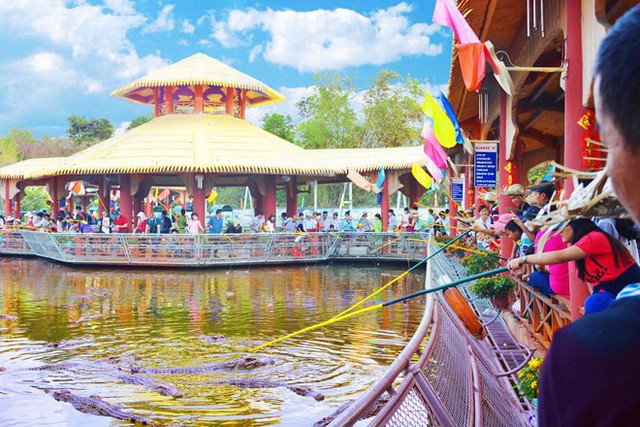 M&ugrave;ng 10 th&aacute;ng ba: Suối Ti&ecirc;n ưu đ&atilde;i gi&aacute; v&eacute; mạnh d&agrave;nh cho du kh&aacute;ch - Ảnh 10.
