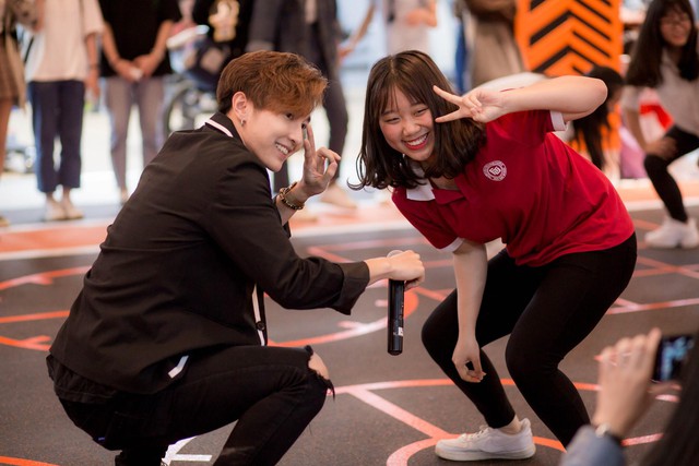 Monstar &ldquo;quẩy&rdquo; hết m&igrave;nh c&ugrave;ng c&aacute;c Moonee trong buổi họp fan-meeting tại Fit24 Chương Dương Độ - Ảnh 5.