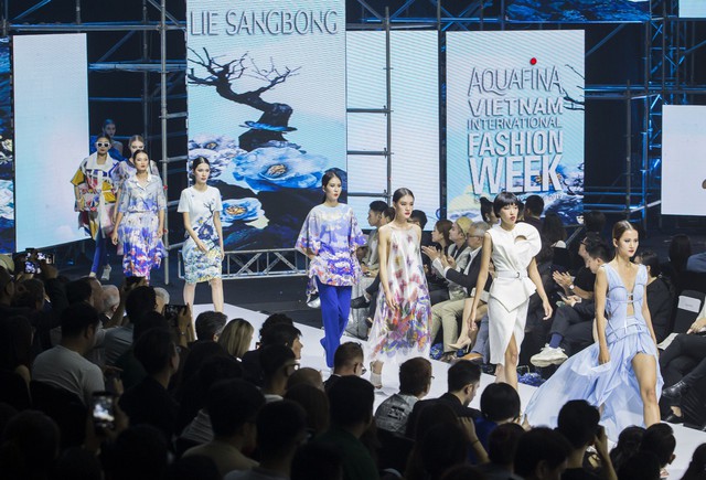 Bộ ba Thang Hằng - Quang Đại - Ho&agrave;ng Th&ugrave;y c&ocirc;ng ph&aacute; thảm đỏ Aquafina VIFW - Ảnh 7.