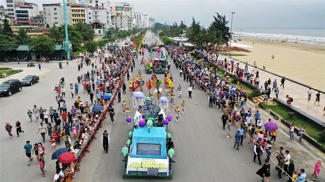 Choáng ngợp với Carnival Đường phố lần đầu tiên tổ chức tại Thanh Hóa - Ảnh 1.