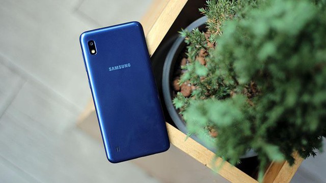 Nhịn bao nhiêu ly trà sữa để rinh được chiếc smartphone xịn sò của Samsung? - Ảnh 1.