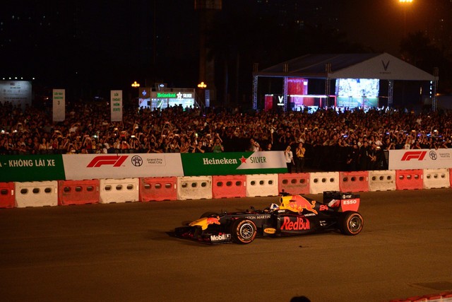Fan Việt dậy sóng với trải nghiệm giải đua F1 cùng DJ quốc tế Armin Van Buuren - Ảnh 1.