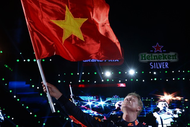 Fan Việt dậy sóng với trải nghiệm giải đua F1 cùng DJ quốc tế Armin Van Buuren - Ảnh 3.