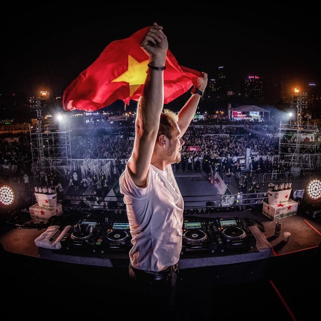 Armin Van Buuren nói lời yêu với fan Việt sau giây phút thăng hoa cùng hàng vạn khán giả Thủ đô - Ảnh 8.