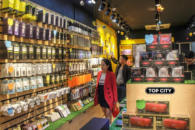 Top City: Mô hình showroom mới mẻ, độc đáo và kỳ lạ giữa lòng Sài Gòn - Ảnh 1.