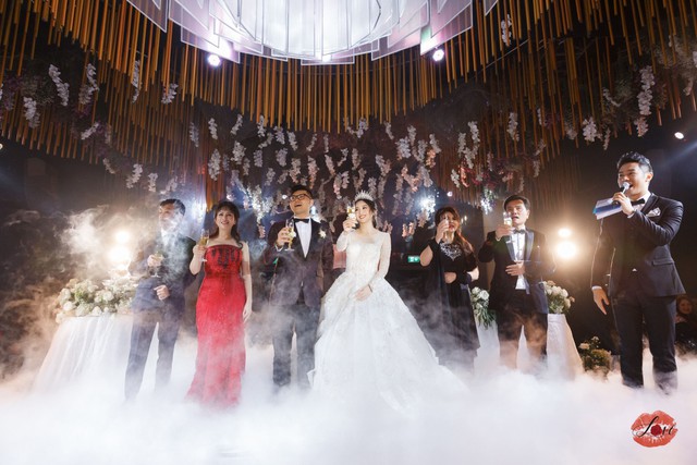 Cận cảnh bộ váy cưới đính pha lê và đá Swarovski lấp lánh cực ấn tượng từ thương hiệu Love wedding - Ảnh 9.