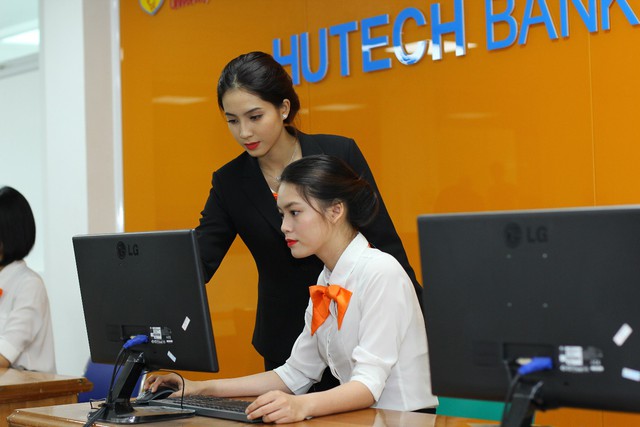 Khi doanh nghiệp l&agrave; giảng đường: Trải nghiệm th&uacute; vị của sinh vi&ecirc;n HUTECH - Ảnh 3.