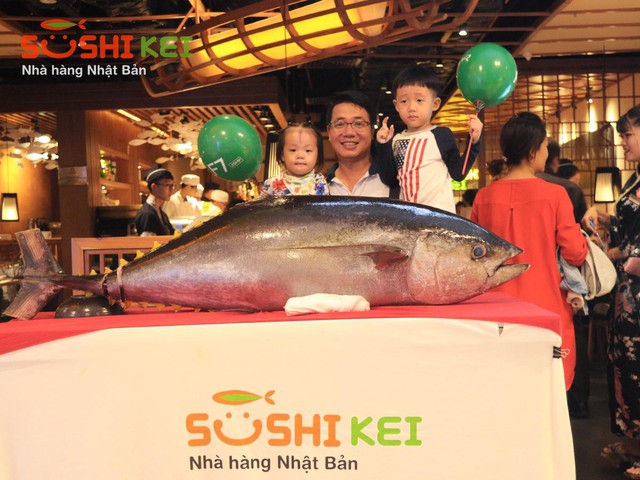 Khó tin: Cá ngừ 100kg và màn trình diễn chế biến chuyên nghiệp ngay tại nhà hàng Nhật - Ảnh 3.