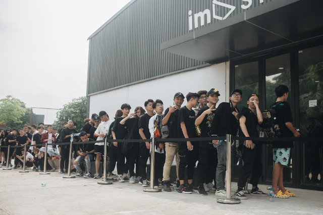 Nóng hơn thời tiết mùa hè, sự kiện ra mắt BST Raider từ Hanoi Riot gây tiếng vang trong giới local brand Việt Nam - Ảnh 1.