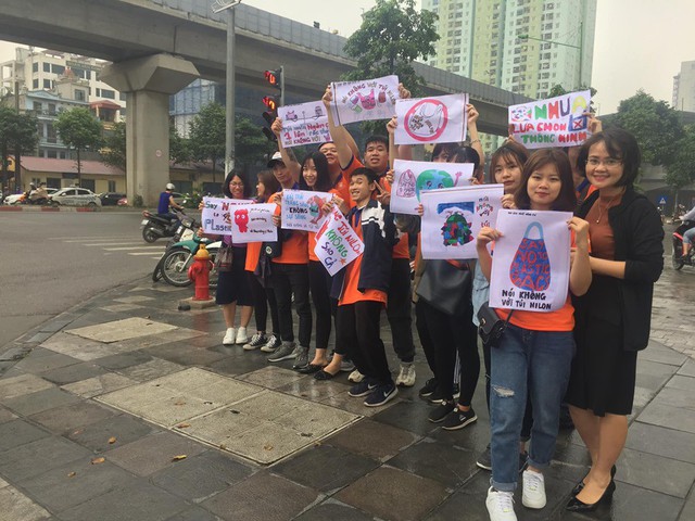 Hà Nội: Hàng trăm sinh viên truyền thông điệp “nói không” với túi nilon - Ảnh 4.