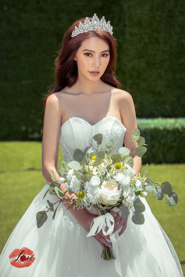 Xuất hiện tại Lookbook của Love Wedding, Jolie Nguyễn hóa nàng công chúa khiến fan “đứng ngồi không yên” - Ảnh 1.
