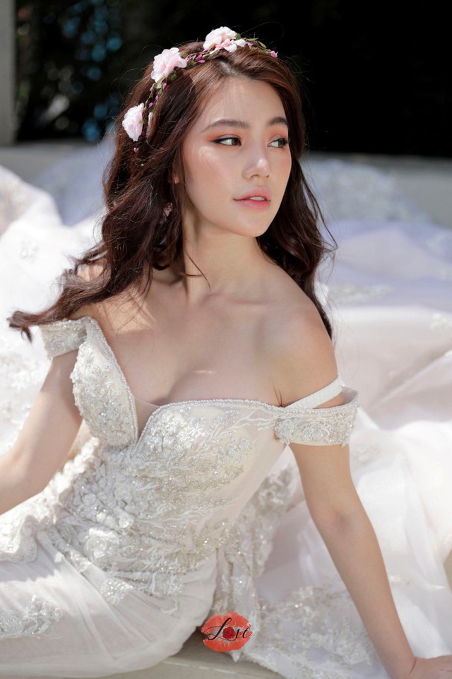 Xuất hiện tại Lookbook của Love Wedding, Jolie Nguyễn hóa nàng công chúa khiến fan “đứng ngồi không yên” - Ảnh 4.