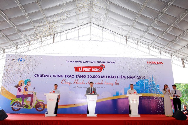 Phát động chương trình trao tặng 20.000 mũ bảo hiểm năm 2019 Cùng Honda chắp cánh tương lai - Ảnh 1.