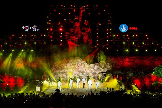 Hàng loạt ngôi sao âm nhạc hội tụ trong đêm nghệ thuật Câu chuyện hòa bình tại Quảng Bình - Ảnh 1.