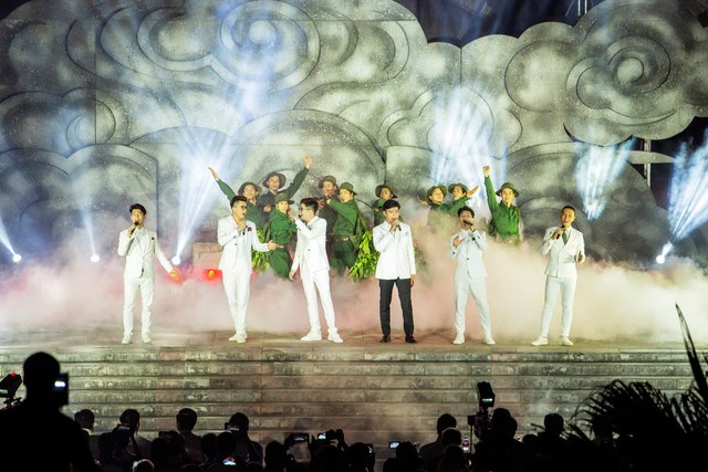 Hàng loạt ngôi sao âm nhạc hội tụ trong đêm nghệ thuật Câu chuyện hòa bình tại Quảng Bình - Ảnh 2.