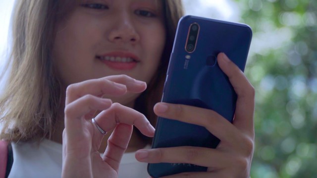 “Bịt mắt bắt phone - Thiết kế 3 camera sau vi diệu khiến Vivo Y15 bị nhầm là smartphone cao cấp - Ảnh 1.