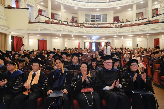 Trường Quốc tế APU long trọng tổ chức lễ tốt nghiệp và khen thưởng học sinh xuất sắc - Ảnh 1.
