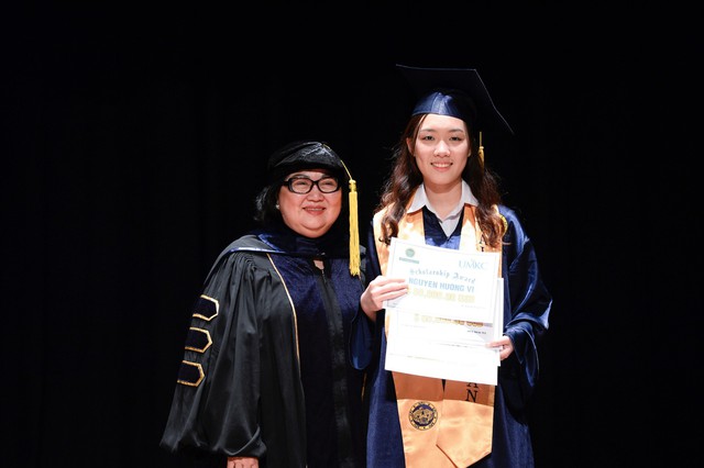 Trường Quốc tế APU long trọng tổ chức lễ tốt nghiệp và khen thưởng học sinh xuất sắc - Ảnh 4.