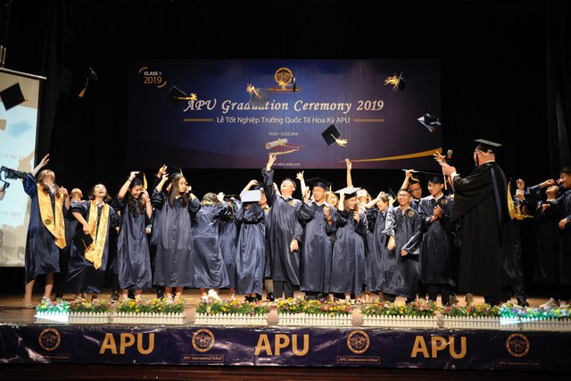 Trường Quốc tế APU long trọng tổ chức lễ tốt nghiệp và khen thưởng học sinh xuất sắc - Ảnh 5.
