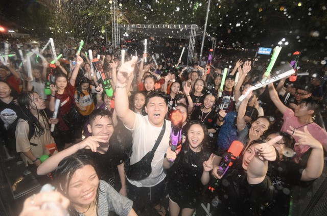 Giới trẻ Hà Nội quẩy tung mát lạnh trong đại tiệc nước và âm nhạc Clear cực đỉnh - Ảnh 7.