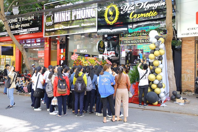Tưng bừng ng&agrave;y hội mua sắm của Yến Nguyễn Cometic v&agrave; thương hiệu mặt nạ BNBG tại Nha Trang - Ảnh 1.