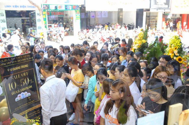 Tưng bừng ng&agrave;y hội mua sắm của Yến Nguyễn Cometic v&agrave; thương hiệu mặt nạ BNBG tại Nha Trang - Ảnh 2.
