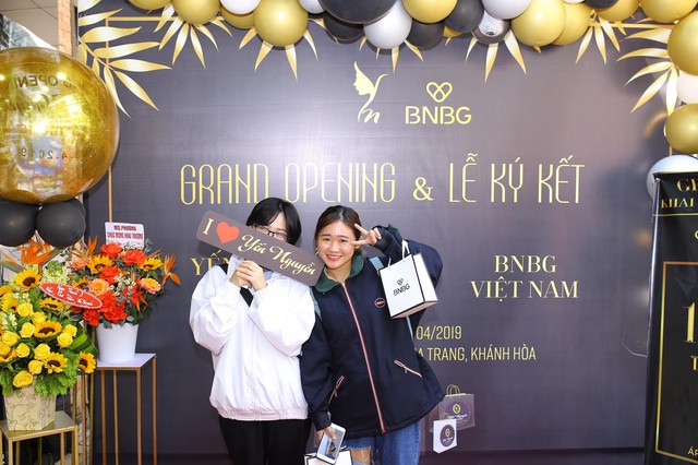 Tưng bừng ng&agrave;y hội mua sắm của Yến Nguyễn Cometic v&agrave; thương hiệu mặt nạ BNBG tại Nha Trang - Ảnh 3.
