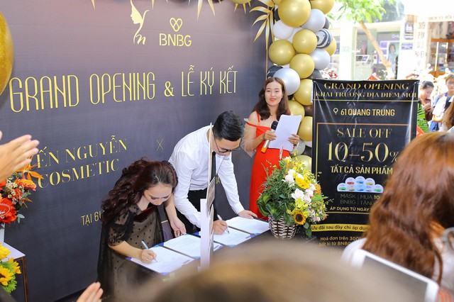 Tưng bừng ng&agrave;y hội mua sắm của Yến Nguyễn Cometic v&agrave; thương hiệu mặt nạ BNBG tại Nha Trang - Ảnh 5.