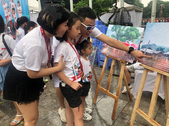 Gia đình diễn viên Mạnh Trường, Hồng Đăng hào hứng tham gia giải chạy Apax Happy Run - Đường chạy hạnh phúc - Ảnh 3.
