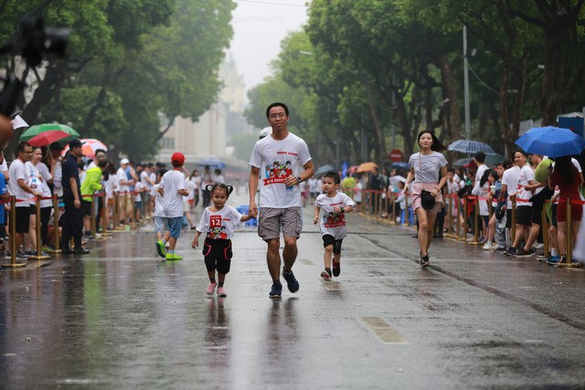 Bống “chè bưởi” cùng bạn học tổ chức thành công giải chạy marathon, quyên tiền xây trường cho học sinh vùng cao - Ảnh 7.