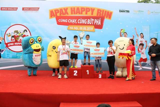 Bống “chè bưởi” cùng bạn học tổ chức thành công giải chạy marathon, quyên tiền xây trường cho học sinh vùng cao - Ảnh 10.