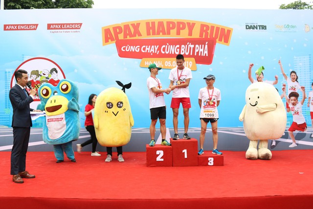 Bống “chè bưởi” cùng bạn học tổ chức thành công giải chạy marathon, quyên tiền xây trường cho học sinh vùng cao - Ảnh 11.