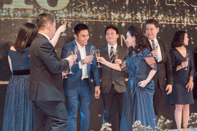 Người mẫu Thúy Hạnh, diễn viên Cát Phượng, Hải Yến cùng dàn nghệ sĩ Việt xuất hiện rạng ngời tại sự kiện - Ảnh 10.