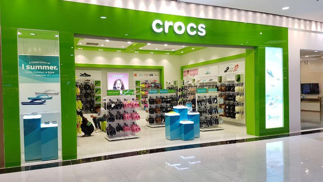 Crocs khai trương cửa hàng lớn nhất hệ thống tại TTTM Vincom Thảo Điền - Ảnh 1.