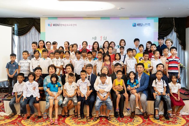 120 học sinh Hải Dương, Phú Thọ hào hứng nhận học bổng cùng BAEMIN Việt Nam - Ảnh 3.