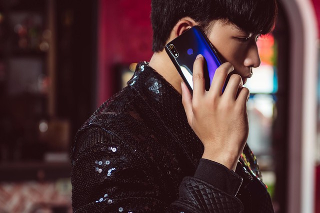 Xu hướng m&agrave;u sắc gradient đang phủ s&oacute;ng từ thời trang tới đồ c&ocirc;ng nghệ - Ảnh 5.