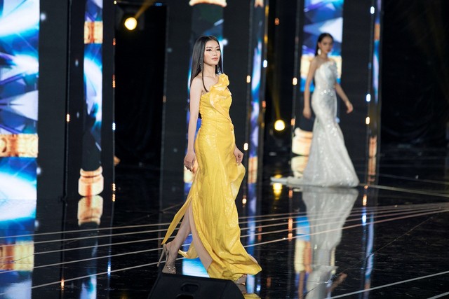 Màn dạ hội bay bổng của NTK Nguyễn Minh Tuấn trong đêm chung khảo phía Nam Miss World Việt Nam 2019 - Ảnh 4.