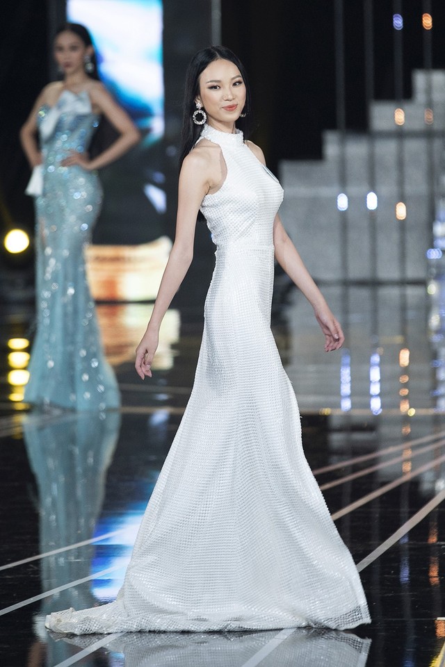 Màn dạ hội bay bổng của NTK Nguyễn Minh Tuấn trong đêm chung khảo phía Nam Miss World Việt Nam 2019 - Ảnh 5.