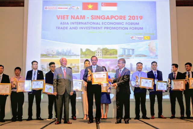 FE CREDIT được vinh danh “Top 10 doanh nghiệp được tin dùng nhất Châu Á” tại diễn dàn Kinh tế Quốc Tế Asia 2019 - Ảnh 1.