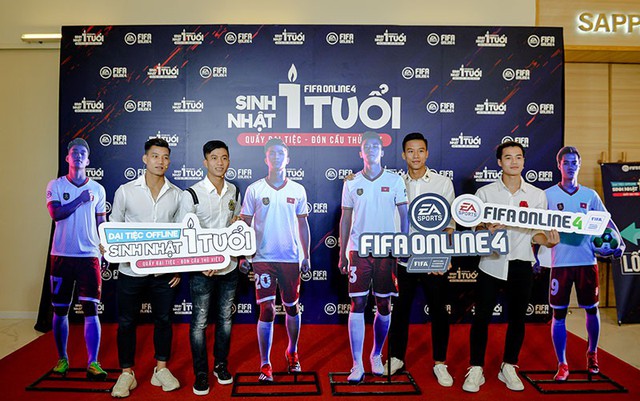 Bất ngờ hành động đội trưởng tuyển Việt Nam tại đại tiệc offline sinh nhật 1 tuổi FIFA Online 4 - Ảnh 1.