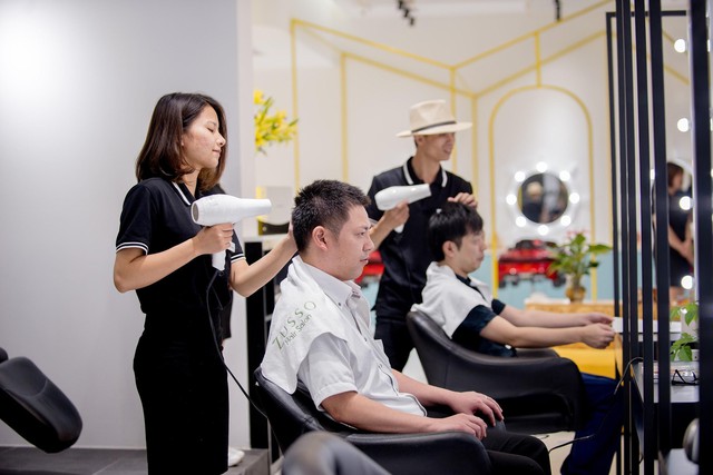Zusso Hair Salon hút giới trẻ sành điệu Hà thành - Ảnh 4.