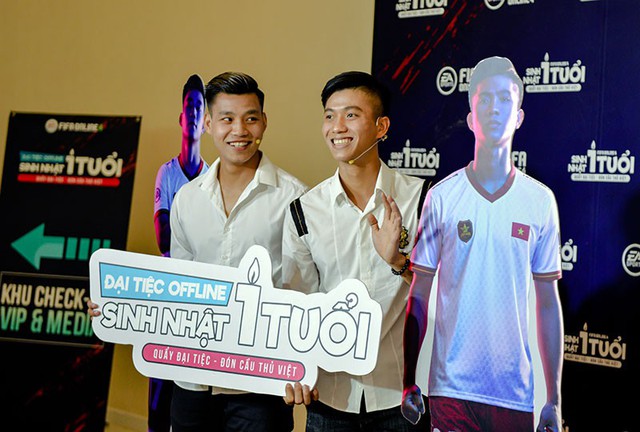 Độ Mixi, Xemesis c&ugrave;ng c&aacute;c tuyển thủ Quế Ngọc Hải, Phan Văn Đức, Nguyễn Văn To&agrave;n khuấy động tiệc sinh nhật 1 tuổi của FIFA Online 4 - Ảnh 7.