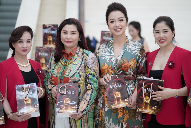 Hoa hậu Jennifer Phạm đẹp rạng rỡ với vai trò khách mời danh dự thương hiệu mỹ phẩm TRUEVANS - Ảnh 2.